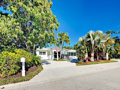 Walk to Beach Vacation Pool Home in Juno Beach 3 Bedrooms