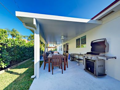 Walk to Beach Vacation Pool Home in Juno Beach 3 Bedrooms