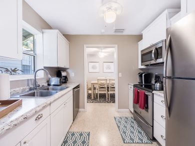 Lantana Vacation Home Two Bedrooms Sleeps Nine Guests