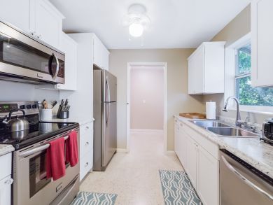 Lantana Vacation Home Two Bedrooms Sleeps Nine Guests