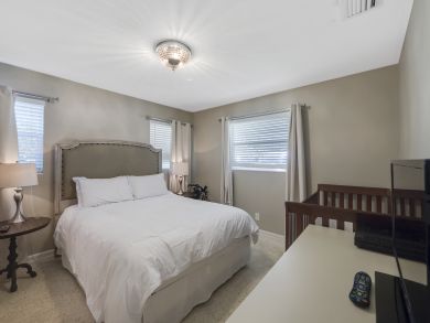 Lantana Vacation Home Two Bedrooms Sleeps Nine Guests