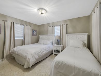 Lantana Vacation Home Two Bedrooms Sleeps Nine Guests
