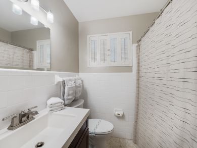 Lantana Vacation Home Two Bedrooms Sleeps Nine Guests