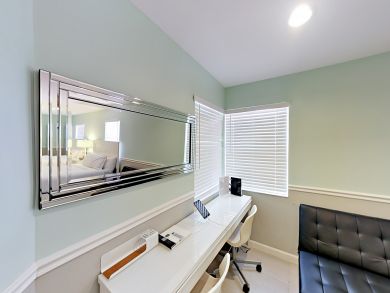 Steps to Beach Hollywood Vacation Studio Bungalow Sleeps 4