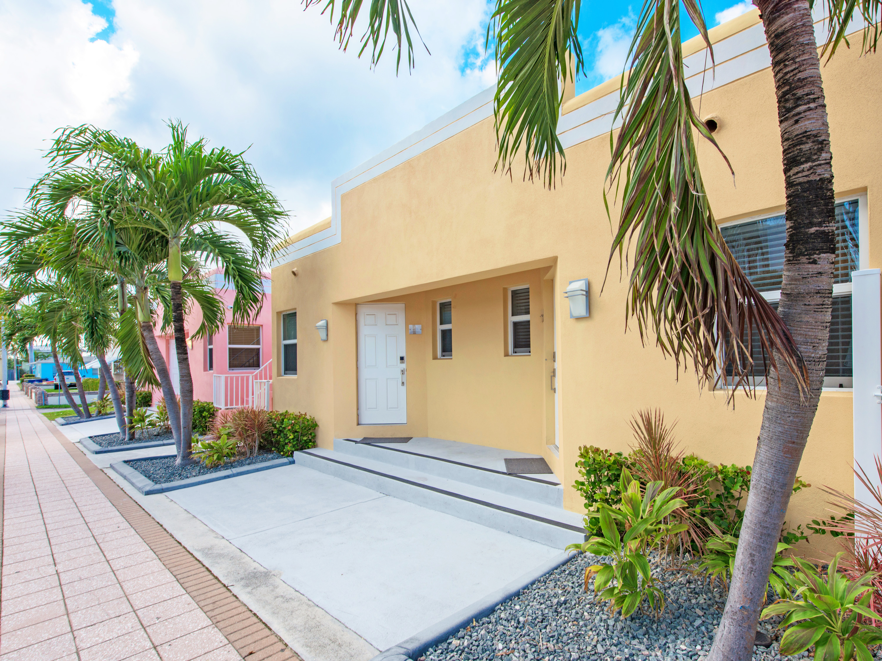 Hollywood Condo 917128