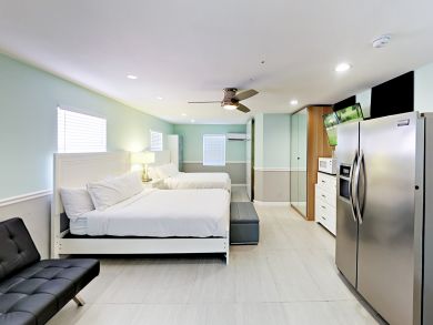Hollywood Condo 917128