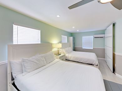Hollywood Condo 917128