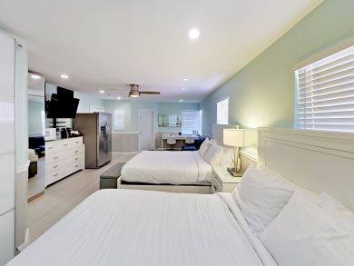 Hollywood Condo 917128