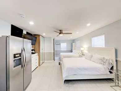 Hollywood Condo 917128