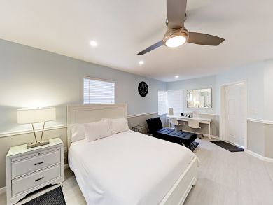 Hollywood Condo 917128