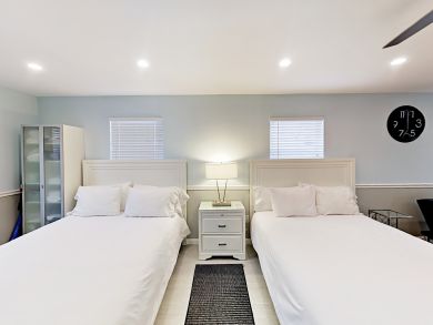 Hollywood Condo 917128