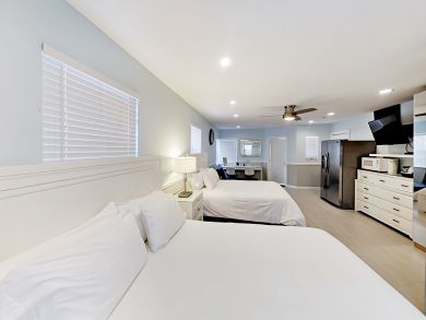 Hollywood Condo 917128