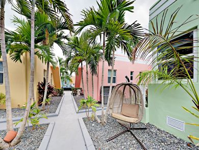 Hollywood Condo 917128