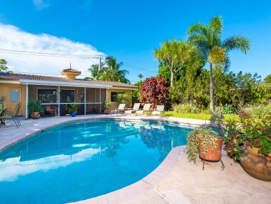 Fort Lauderdale Vacation Home Two Bedrooms with Private Pool