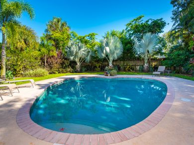 Fort Lauderdale Vacation Home Two Bedrooms with Private Pool
