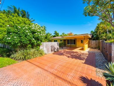 Fort Lauderdale Vacation Home Two Bedrooms with Private Pool