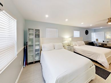 Hollywood Condo 917161