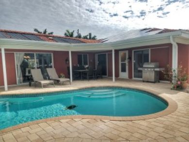 Holmes Beach Vacation Home Sleeps Seven Guests.
