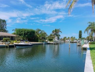 Holmes Beach Vacation Home Sleeps Seven Guests.