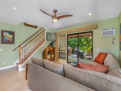 Lahaina Vacation Condo Sleeps Eight Guests.