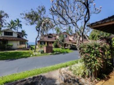 Lahaina Vacation Condo Sleeps Eight Guests.