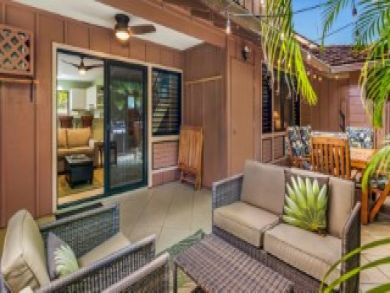 Lahaina Vacation Condo Sleeps Eight Guests.