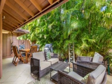 Lahaina Vacation Condo Sleeps Eight Guests.