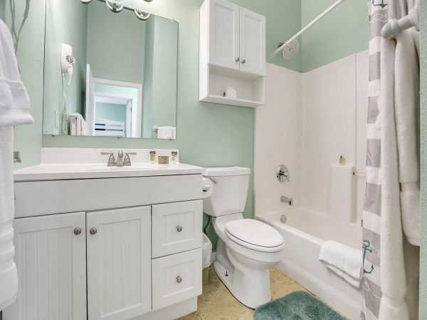 Tarpon Springs 8 Bedrooms in 2 Duplexes & 2 Private Pools