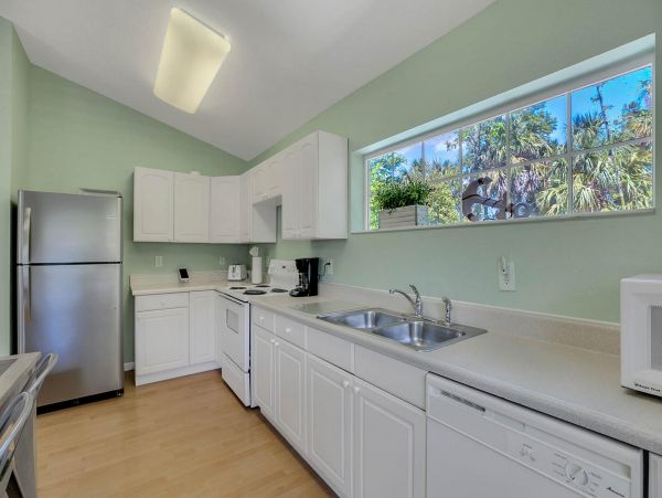 Tarpon Springs 8 Bedrooms in 2 Duplexes & 2 Private Pools