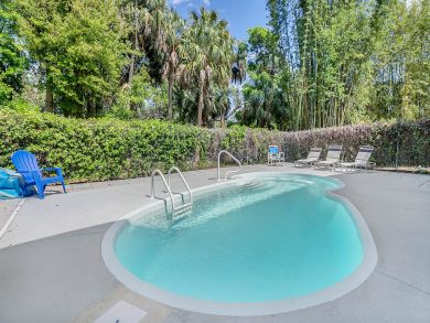 Large Duplex in Fascinating Area, Sleeps 11 Guests!