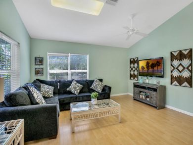 Large Duplex in Fascinating Area, Sleeps 11 Guests!