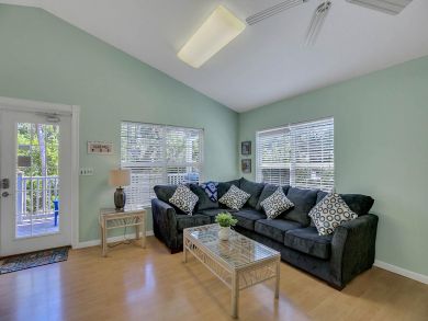 Large Duplex in Fascinating Area, Sleeps 11 Guests!