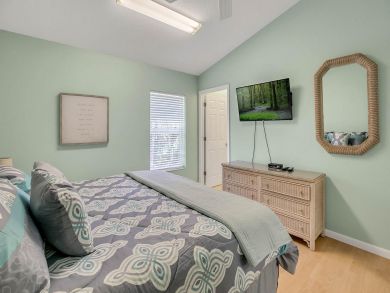 Large Duplex in Fascinating Area, Sleeps 11 Guests!