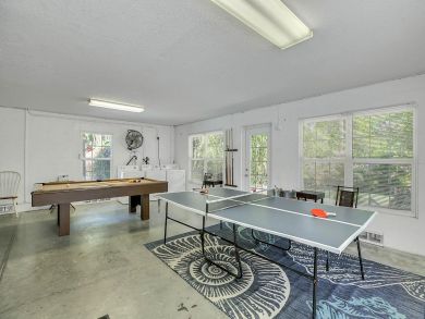 Large Duplex in Fascinating Area, Sleeps 11 Guests!
