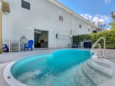 Large Duplex in Fascinating Area, Sleeps 11 Guests!