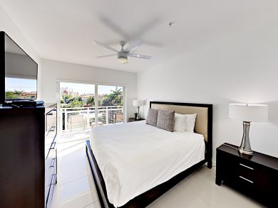 Four Bedroom Vacation Home in Pompano Beach Sleeps 8