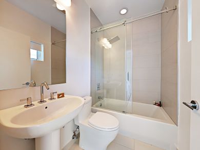 Four Bedroom Vacation Home in Pompano Beach Sleeps 8