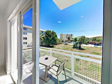 Four Bedroom Vacation Home in Pompano Beach Sleeps 8
