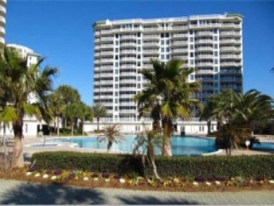 Destin Vacation Condo Sleeps Six Guests Partial Gulf Views