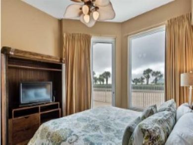 Destin Vacation Condo Sleeps Six Guests Partial Gulf Views