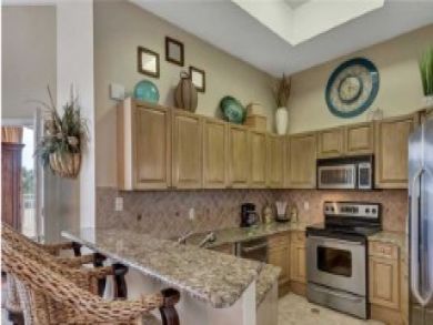Destin Vacation Condo Sleeps Six Guests Partial Gulf Views
