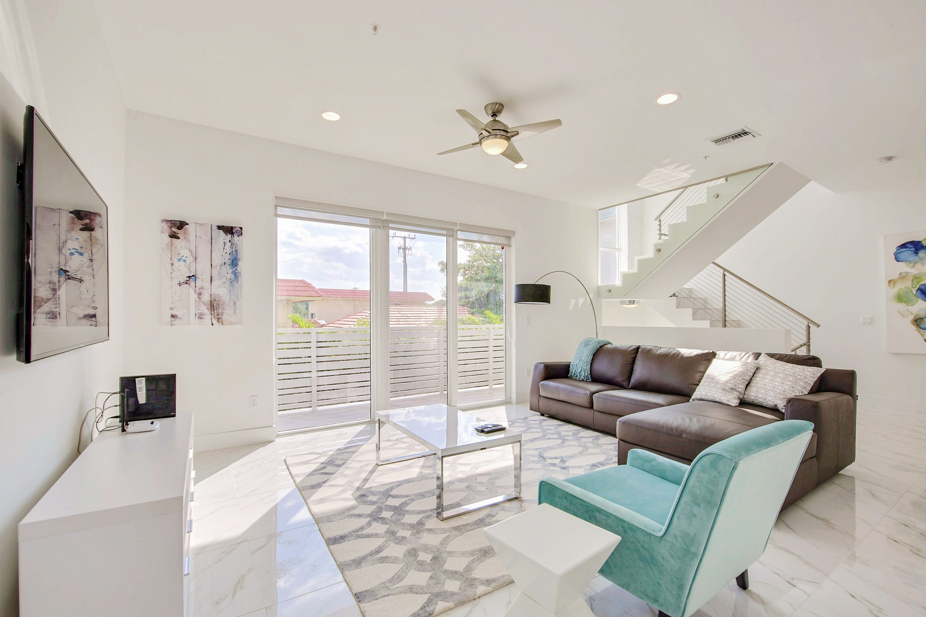 Luxury Four Bedroom Townhome with Shared Pool & Gym Access