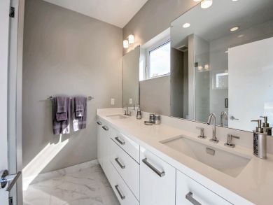 Luxury Four Bedroom Townhome with Shared Pool & Gym Access