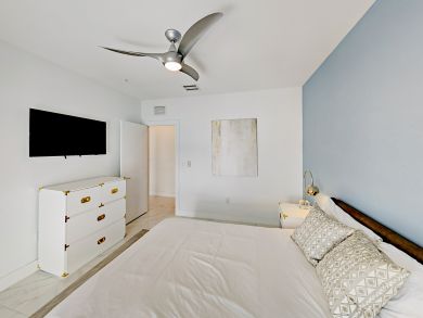 Luxury Four Bedroom Townhome with Shared Pool & Gym Access