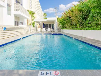 Luxury Four Bedroom Townhome with Shared Pool & Gym Access