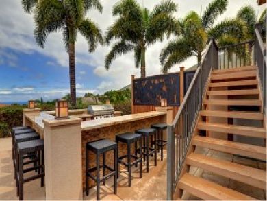 Lahaina Vacation Home Sleeps Ten Guests. Out Door Bar/Oasis
