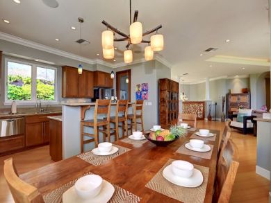 Lahaina Vacation Home Sleeps Ten Guests. Out Door Bar/Oasis