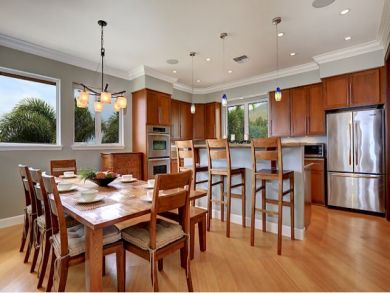 Lahaina Vacation Home Sleeps Ten Guests. Out Door Bar/Oasis