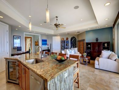Lahaina Vacation Home Sleeps Ten Guests. Out Door Bar/Oasis