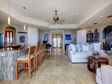 Lahaina Vacation Home Sleeps Ten Guests. Out Door Bar/Oasis